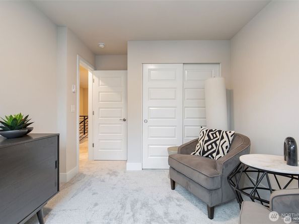 962 Dove Tail Lane NW 3, Bainbridge Island WA 98110