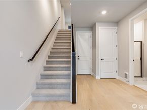 962 Dove Tail Lane NW 3, Bainbridge Island WA 98110