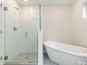 962 Dove Tail Lane NW 3, Bainbridge Island WA 98110