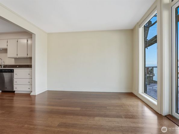 3717 Beach Drive SW 113, Seattle WA 98116
