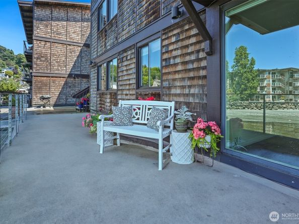 3717 Beach Drive SW 113, Seattle WA 98116