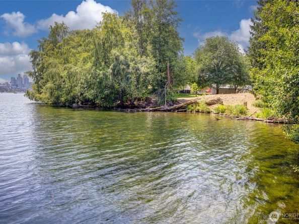 2143 N Northlake Way 11, Seattle WA 98103