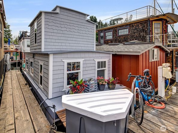 2143 N Northlake Way 11, Seattle WA 98103