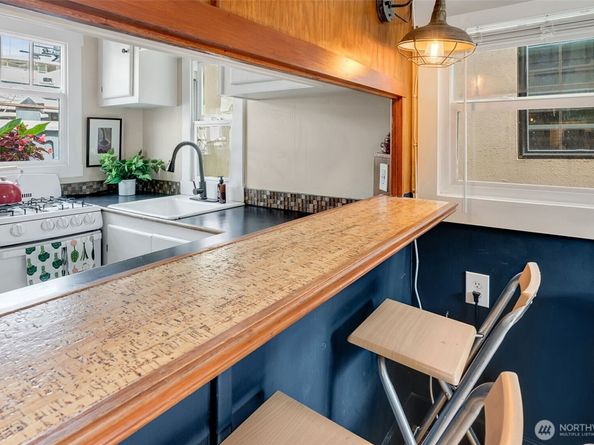 2143 N Northlake Way 11, Seattle WA 98103