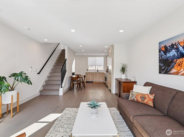4303 Dayton Avenue N E, Seattle WA 98103