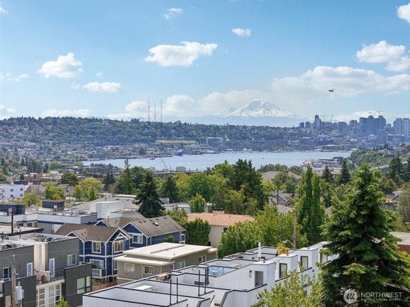 4303 Dayton Avenue N E, Seattle WA 98103