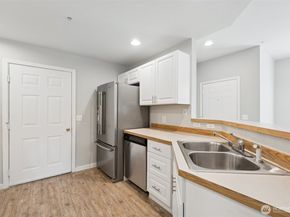 5812 S 234th Street, Kent WA 98032