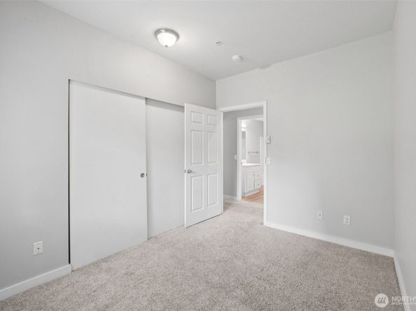 5812 S 234th Street, Kent WA 98032