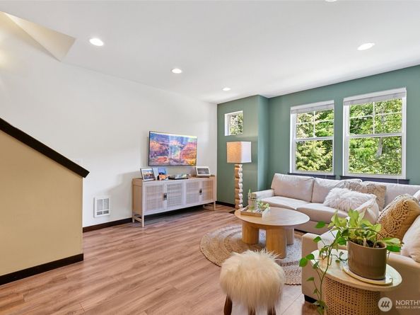7162 Shinkle Place SW 64, Seattle WA 98106