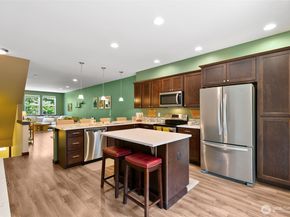 7162 Shinkle Place SW 64, Seattle WA 98106