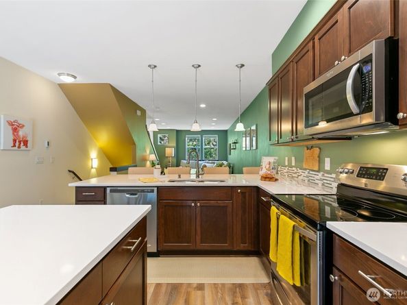 7162 Shinkle Place SW 64, Seattle WA 98106