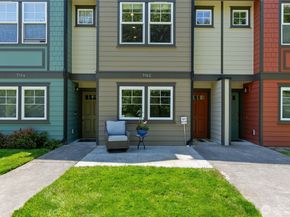 7162 Shinkle Place SW 64, Seattle WA 98106