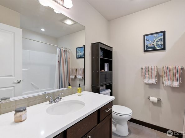 7162 Shinkle Place SW 64, Seattle WA 98106