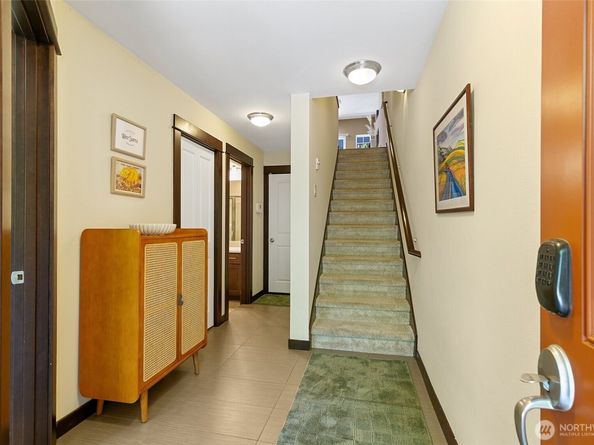 7162 Shinkle Place SW 64, Seattle WA 98106
