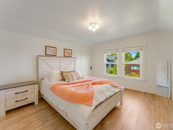 2407 E Ward Street, Seattle WA 98112