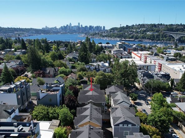 3806 Interlake Avenue N B, Seattle WA 98103