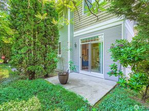 23120 SE Black Nugget Road D1, Issaquah WA 98029