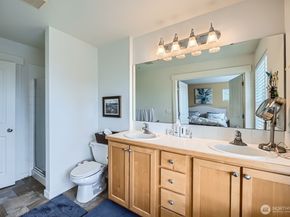 23120 SE Black Nugget Road D1, Issaquah WA 98029