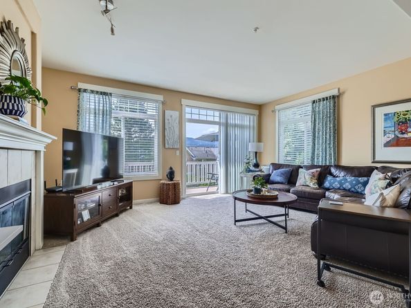 23120 SE Black Nugget Road D1, Issaquah WA 98029