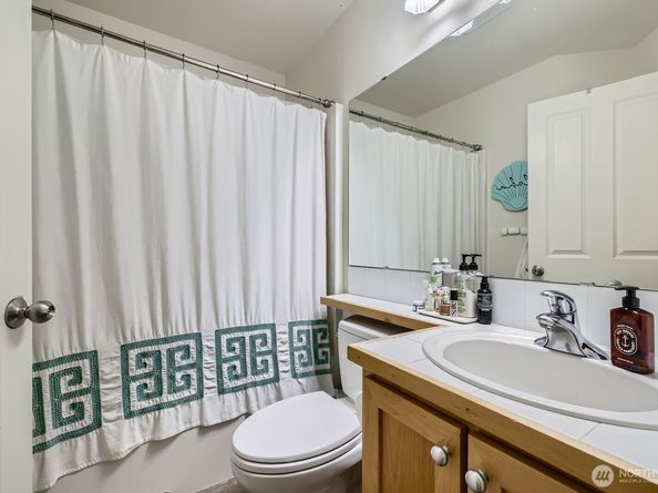 23120 SE Black Nugget Road D1, Issaquah WA 98029
