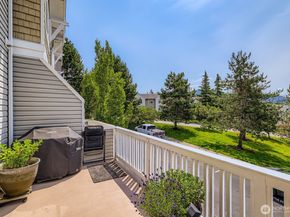 23120 SE Black Nugget Road D1, Issaquah WA 98029