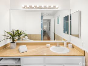11828 NE 103rd Place, Kirkland WA 98033