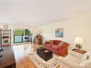 3722 27th Place W 301, Seattle WA 98199