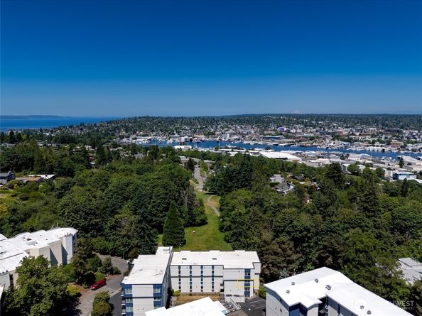 3722 27th Place W 301, Seattle WA 98199