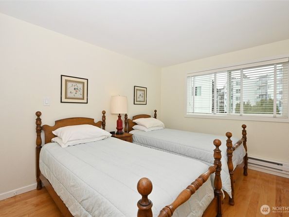 3722 27th Place W 301, Seattle WA 98199