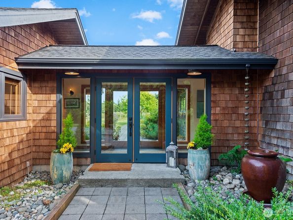 26742 94th Avenue SW, Vashon WA 98070