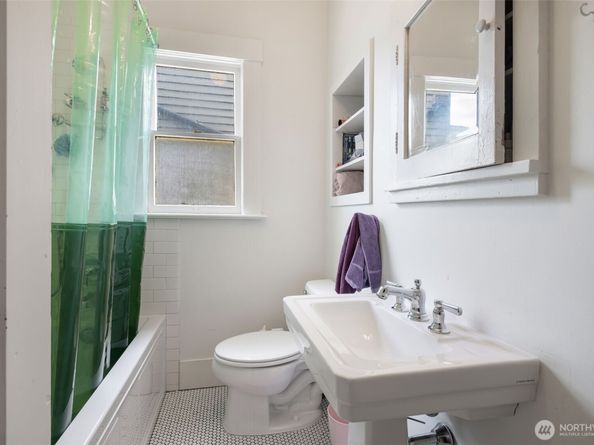 410 N 48th Street, Seattle WA 98103