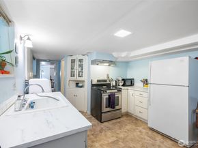 410 N 48th Street, Seattle WA 98103