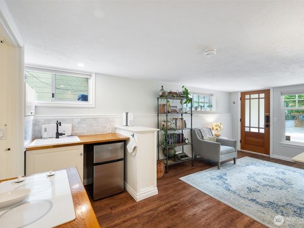 410 N 48th Street, Seattle WA 98103