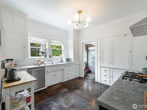 410 N 48th Street, Seattle WA 98103