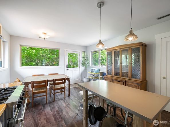 410 N 48th Street, Seattle WA 98103