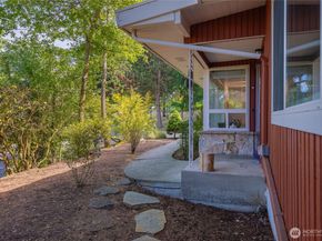 2463 74th Avenue SE, Mercer Island WA 98040
