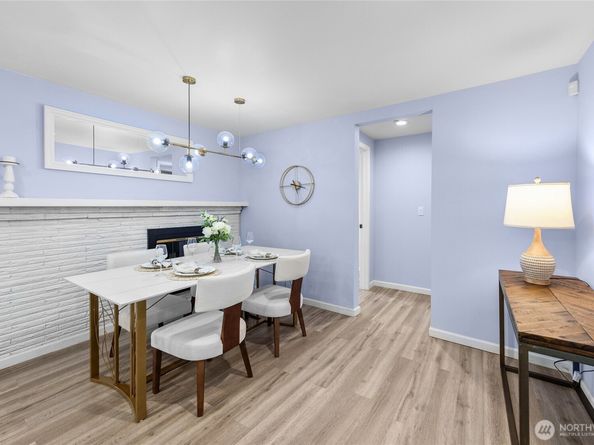 2463 74th Avenue SE, Mercer Island WA 98040