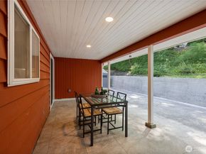 2463 74th Avenue SE, Mercer Island WA 98040