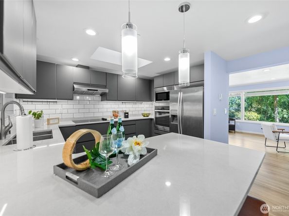 2463 74th Avenue SE, Mercer Island WA 98040