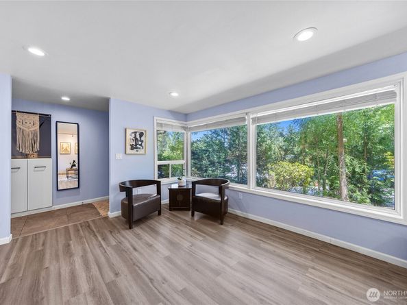 2463 74th Avenue SE, Mercer Island WA 98040