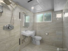 11822 10th Avenue S, Seattle WA 98168
