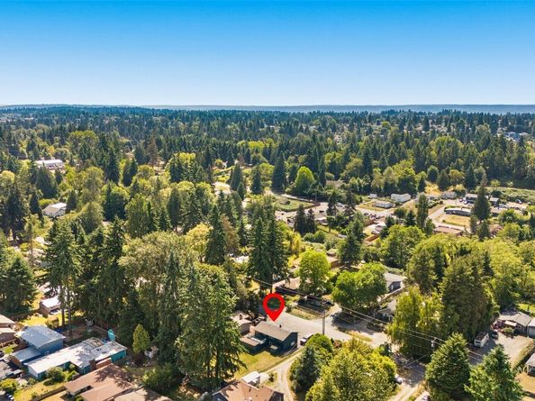 11822 10th Avenue S, Seattle WA 98168