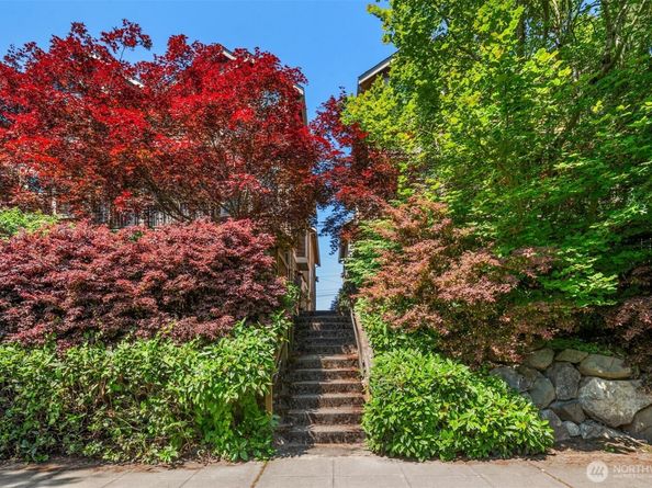 9033 18th Avenue SW A, Seattle WA 98106