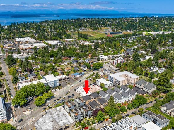 9033 18th Avenue SW A, Seattle WA 98106