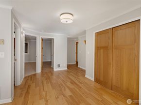 2400 E Howell Street G, Seattle WA 98122