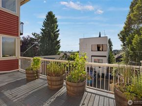 2400 E Howell Street G, Seattle WA 98122