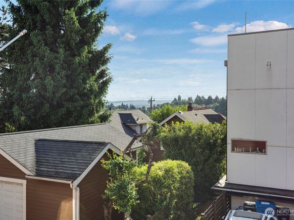 2400 E Howell Street G, Seattle WA 98122