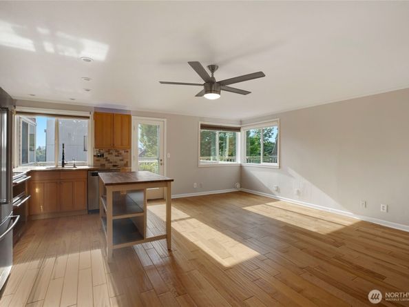 2400 E Howell Street G, Seattle WA 98122