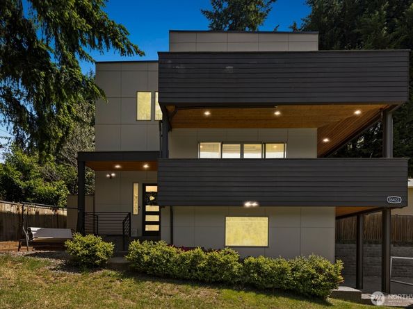 16422 76th Avenue NE, Kenmore WA 98028