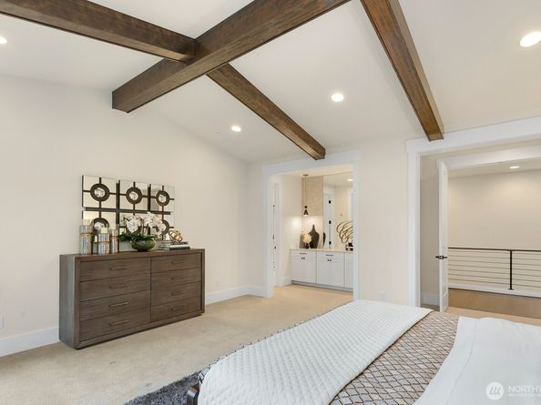 10906 SE 28th Street, Bellevue WA 98004